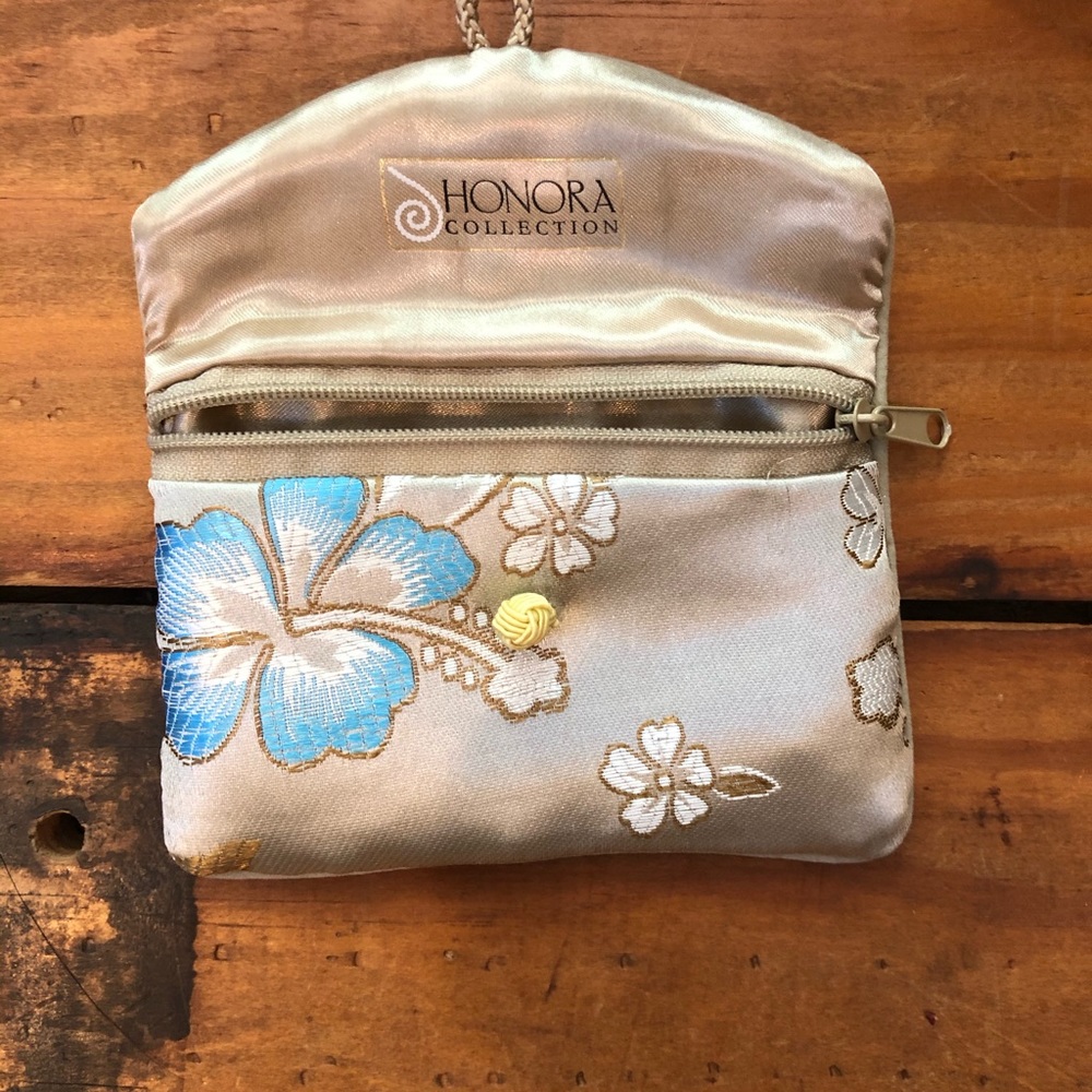 Small satin pouch - Picture 6 of 6